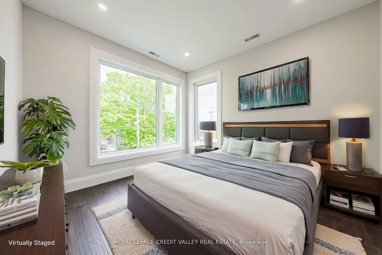 18, Bellman, Alderwood, Toronto