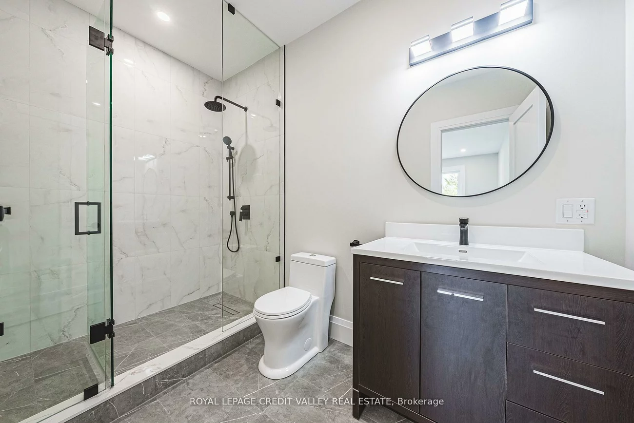18, Bellman, Alderwood, Toronto