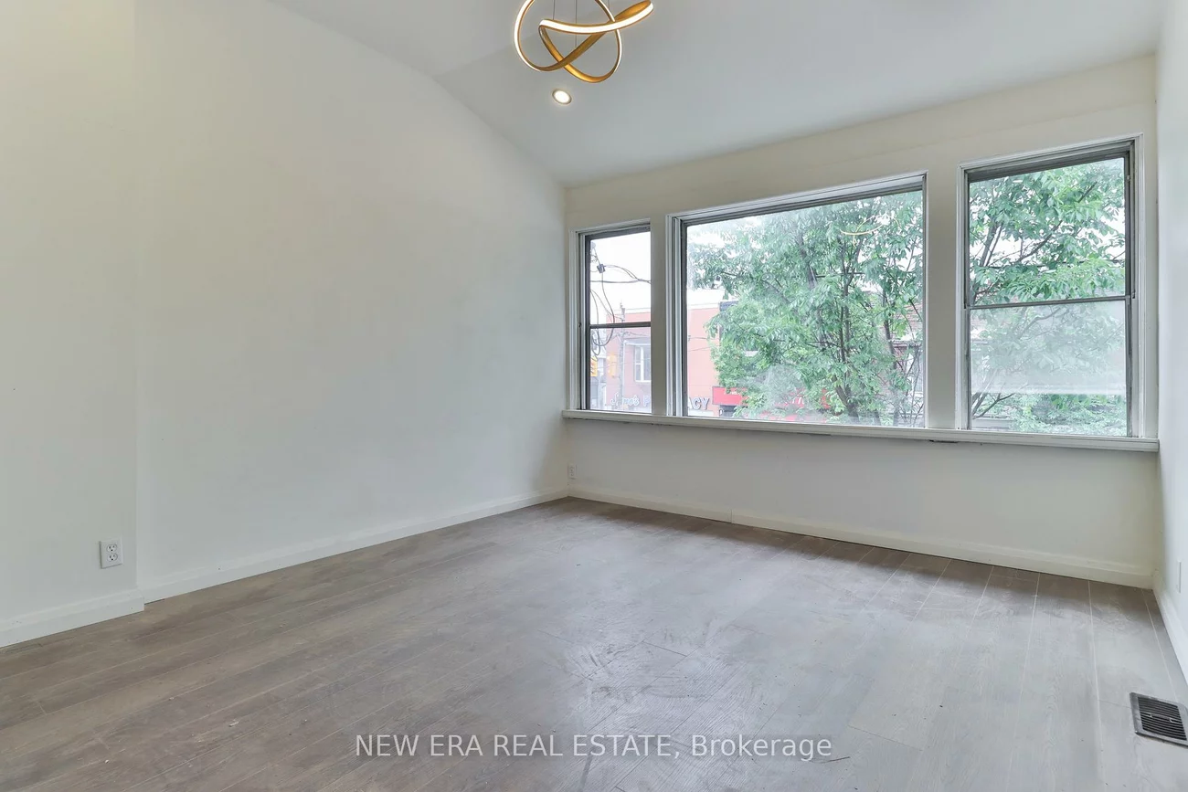 990, Dovercourt, Dovercourt-Wallace Emerson-Junction, Toronto