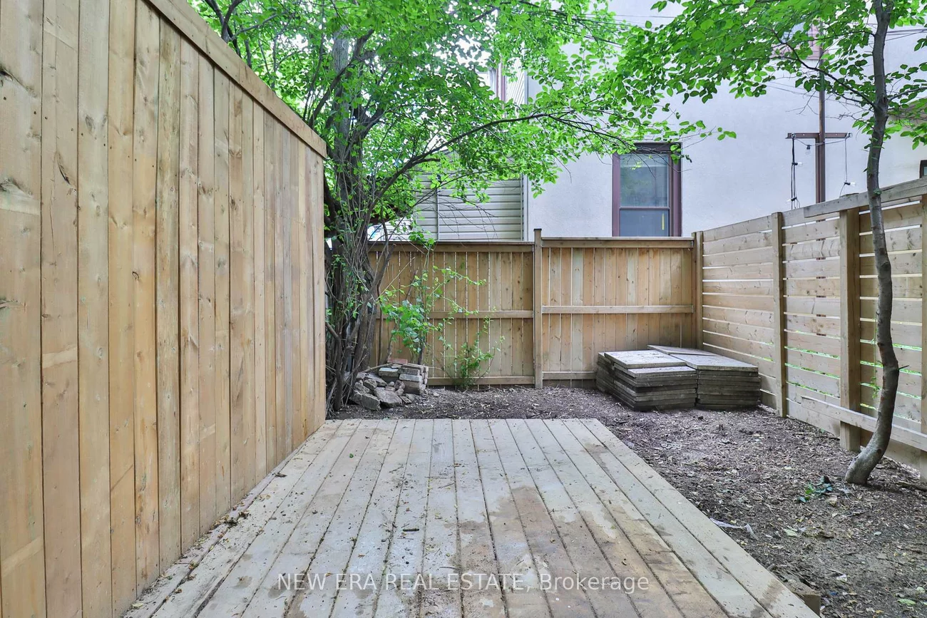990, Dovercourt, Dovercourt-Wallace Emerson-Junction, Toronto