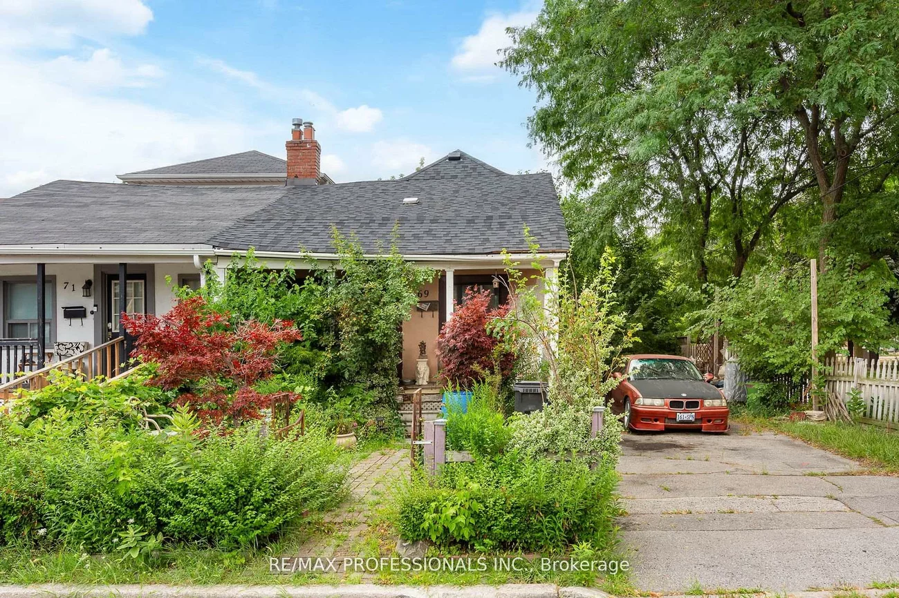 69, Chiswick, Brookhaven-Amesbury, Toronto
