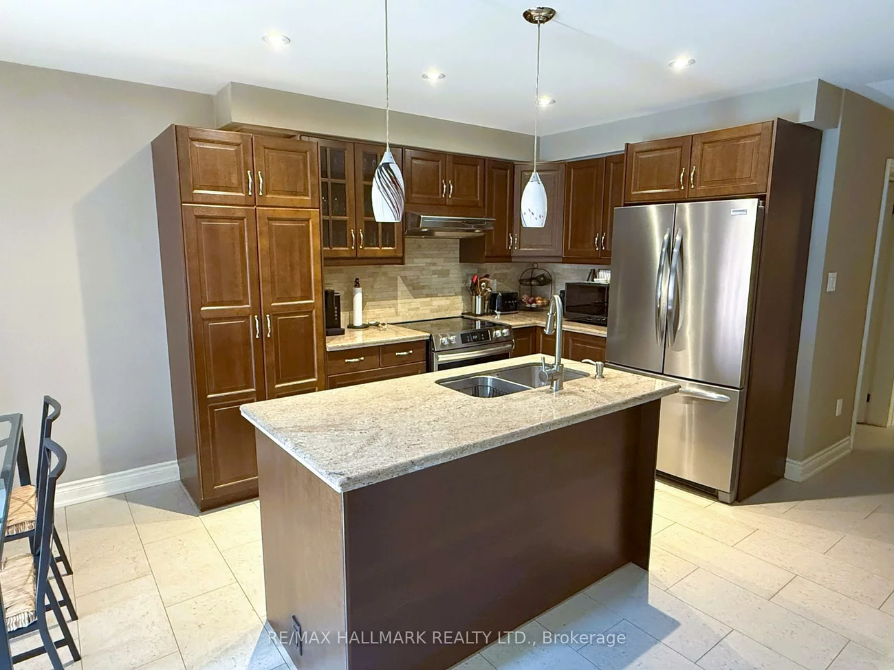 215, Queenslea, Humberlea-Pelmo Park W4, Toronto
