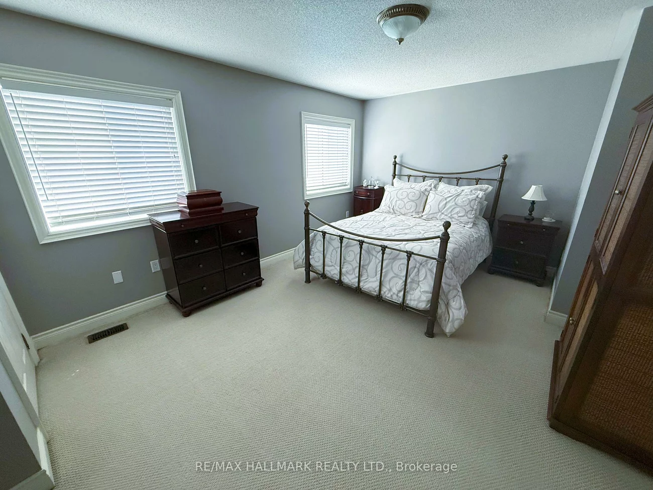 215, Queenslea, Humberlea-Pelmo Park W4, Toronto