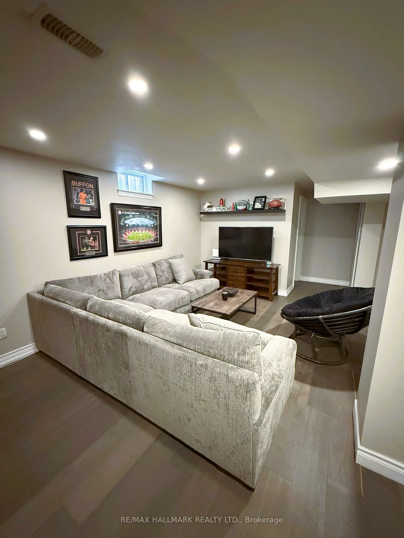 215, Queenslea, Humberlea-Pelmo Park W4, Toronto