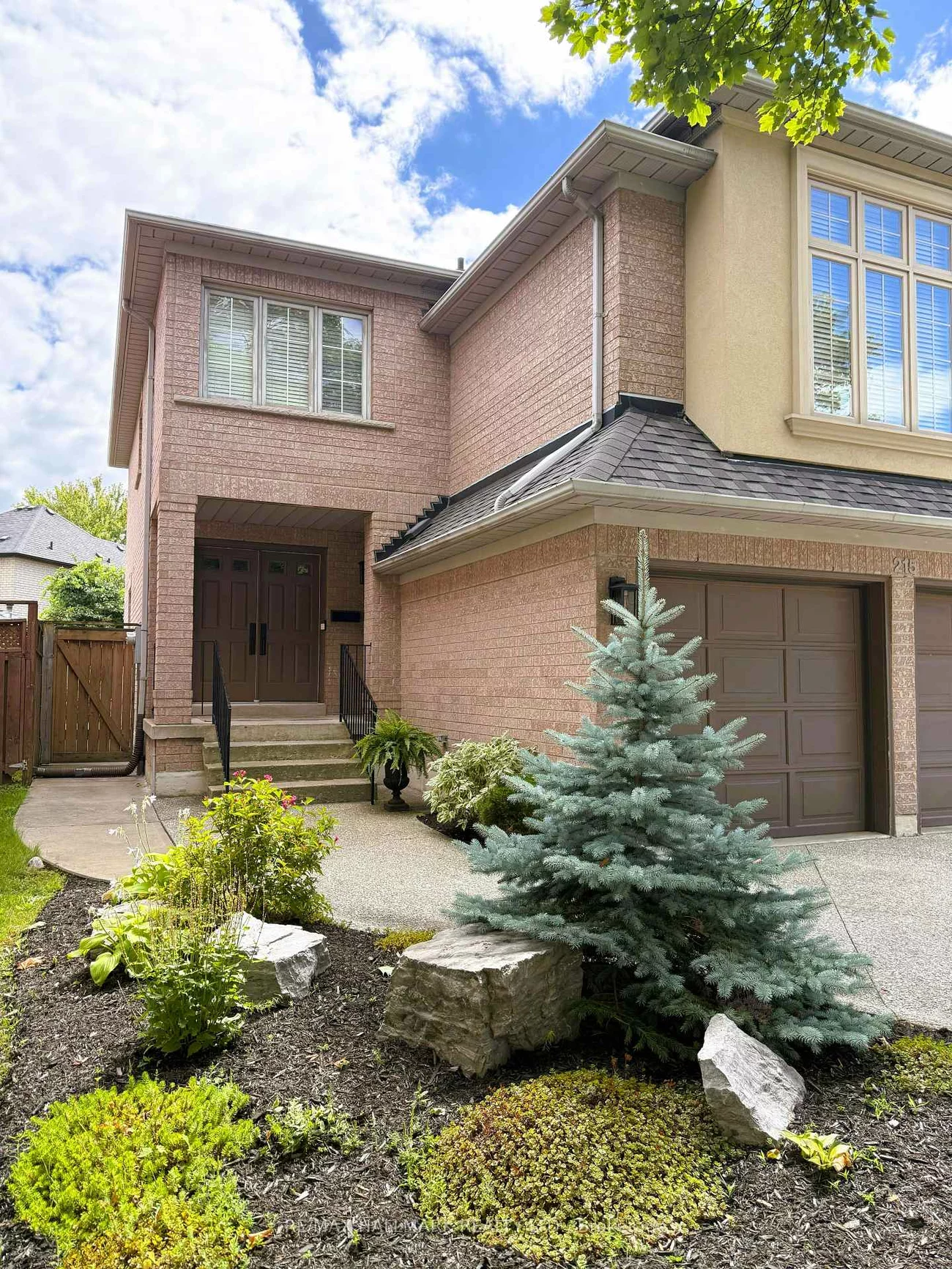 215, Queenslea, Humberlea-Pelmo Park W4, Toronto