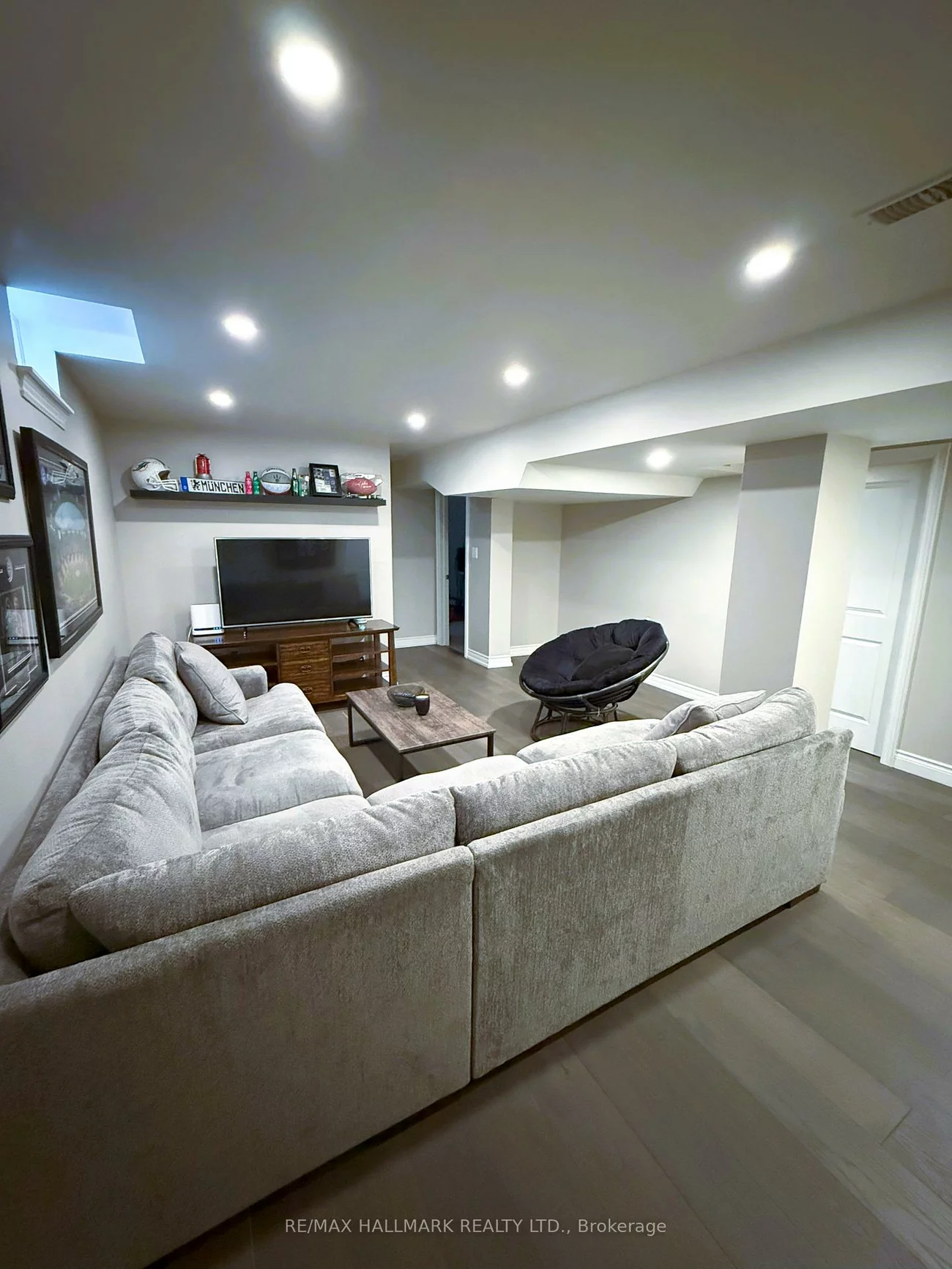 215, Queenslea, Humberlea-Pelmo Park W4, Toronto