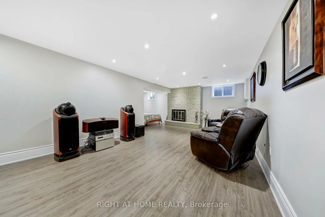 8, Hillavon, Princess-Rosethorn, Toronto