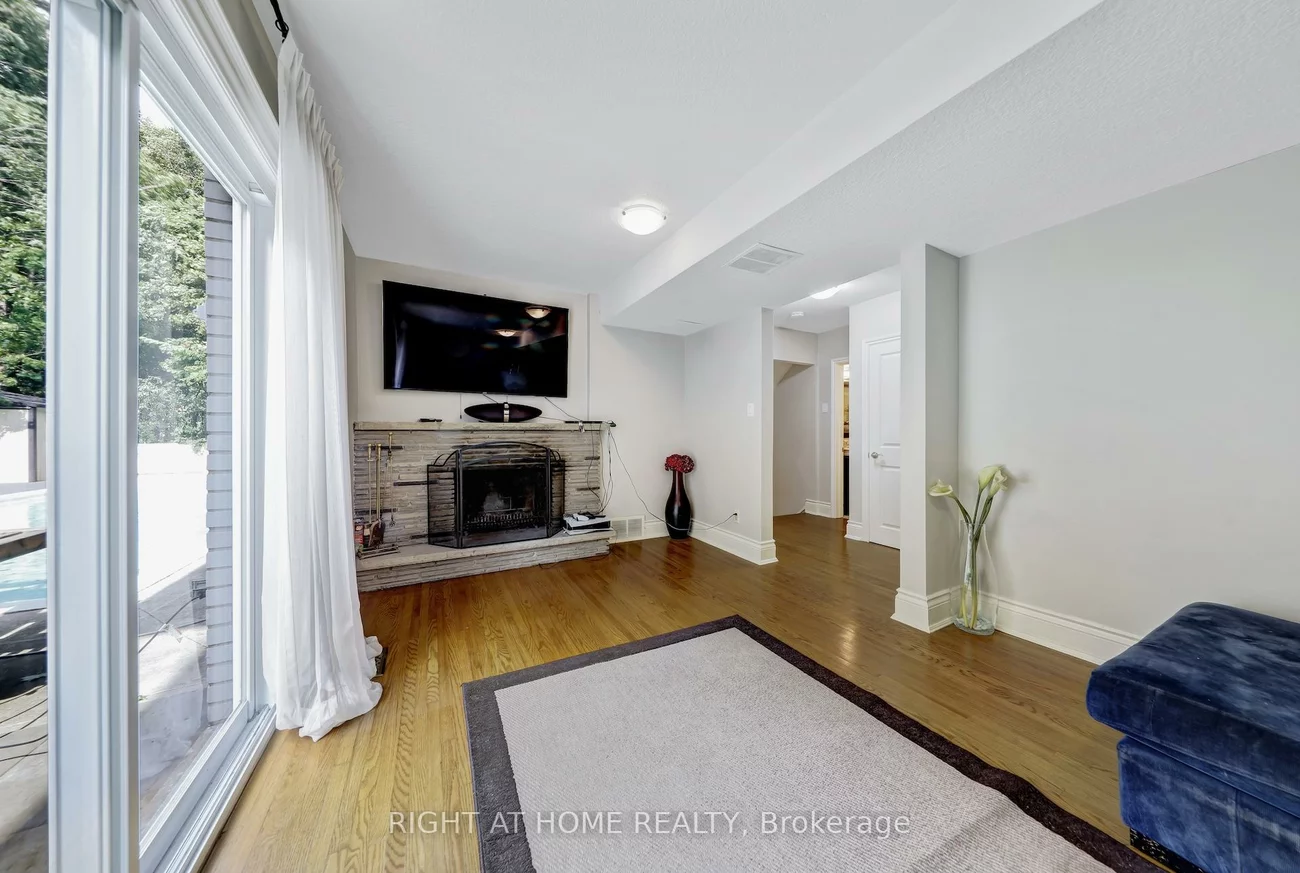 8, Hillavon, Princess-Rosethorn, Toronto