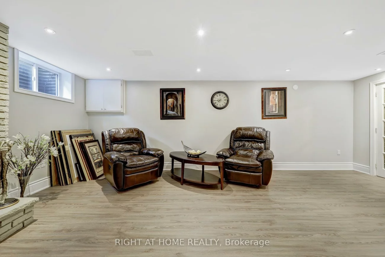 8, Hillavon, Princess-Rosethorn, Toronto