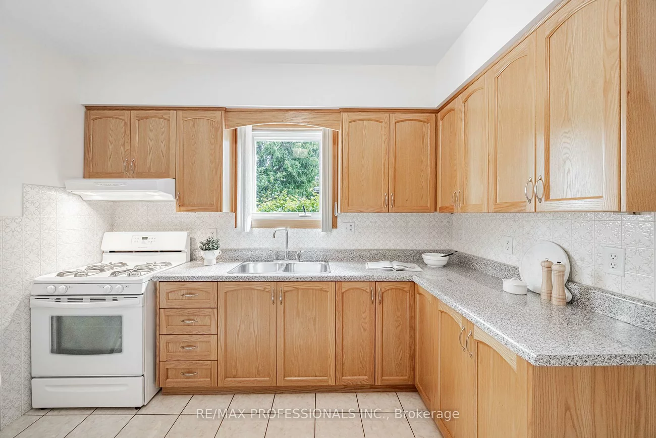 507, Salem, Dovercourt-Wallace Emerson-Junction, Toronto