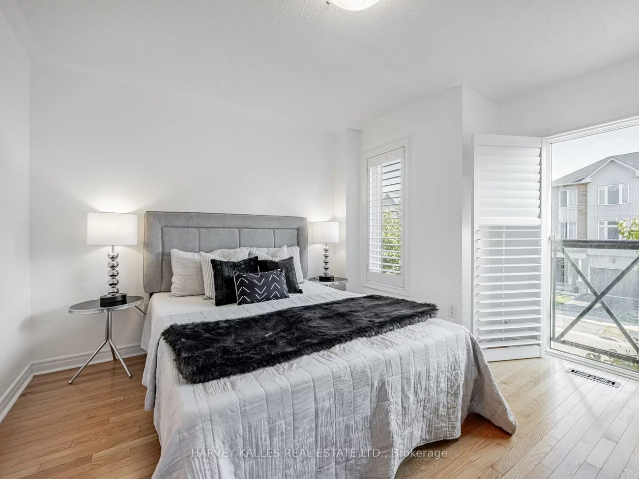 52, Market Garden, Stonegate-Queensway, Toronto