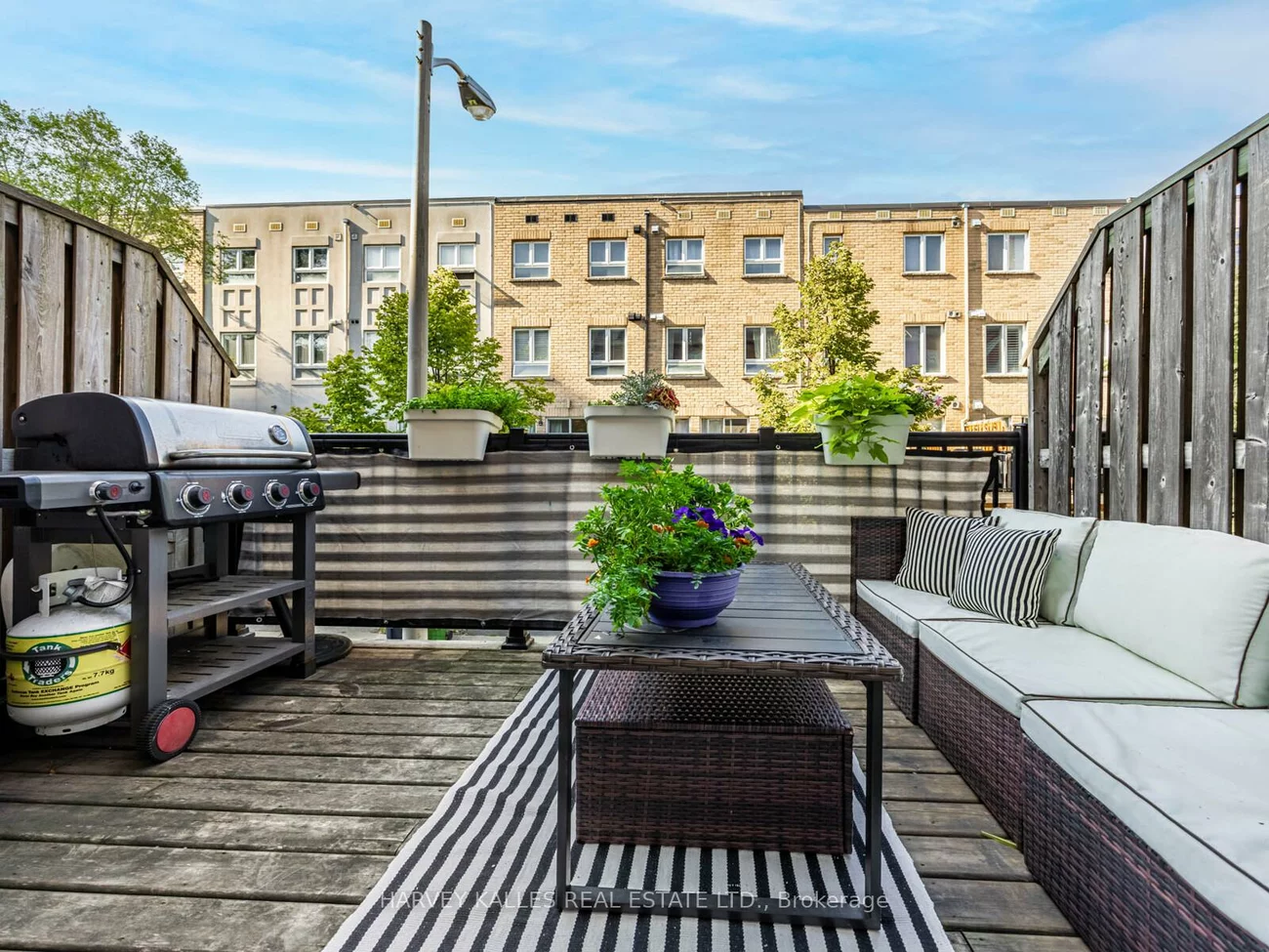 52, Market Garden, Stonegate-Queensway, Toronto