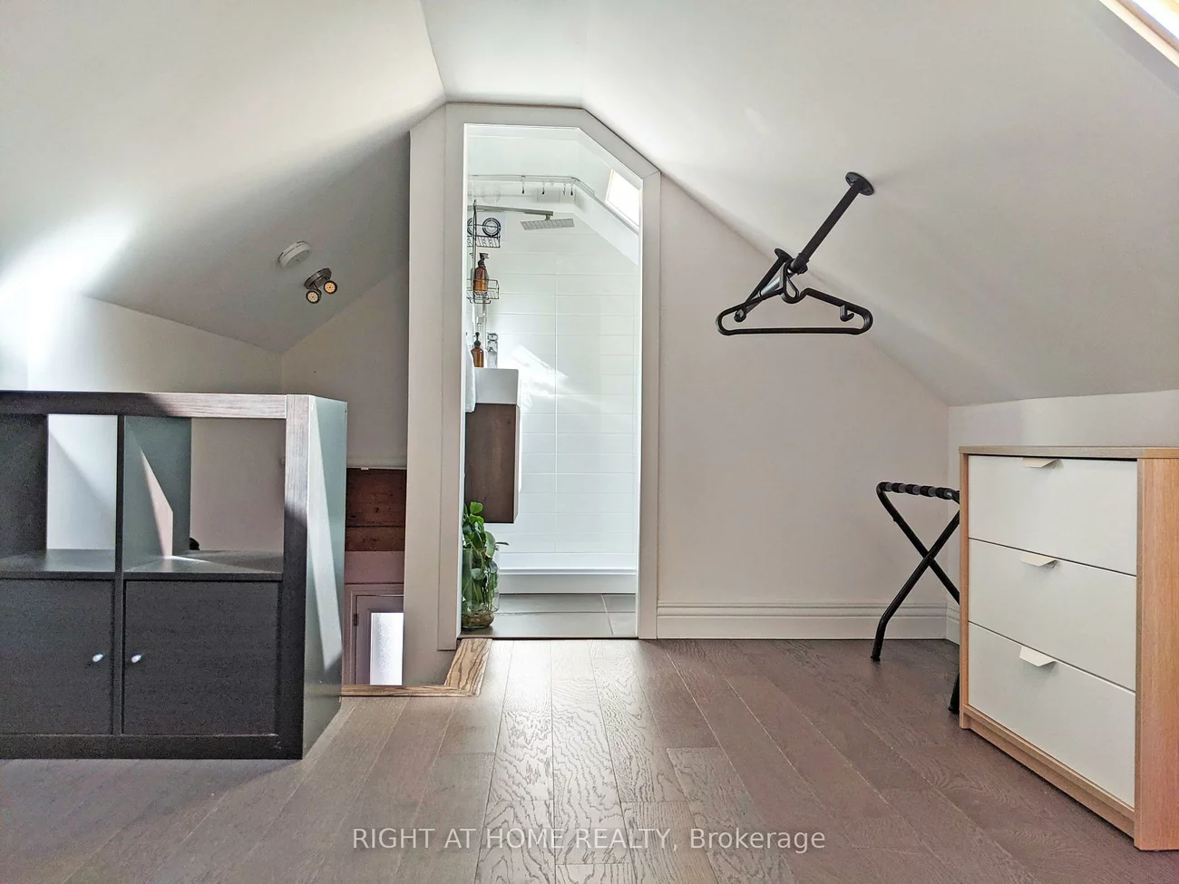 53, Sixteenth, New Toronto, Toronto