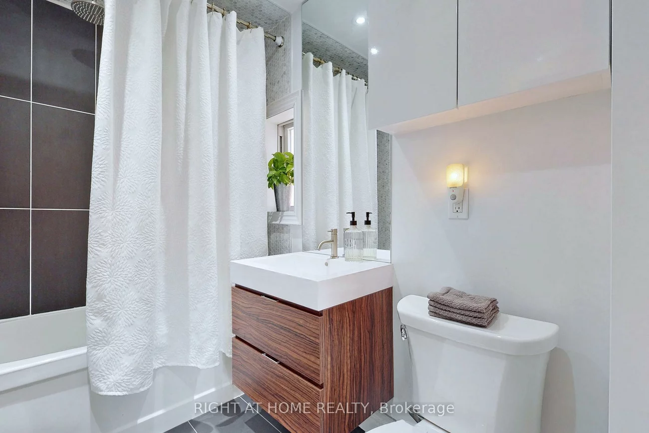 53, Sixteenth, New Toronto, Toronto