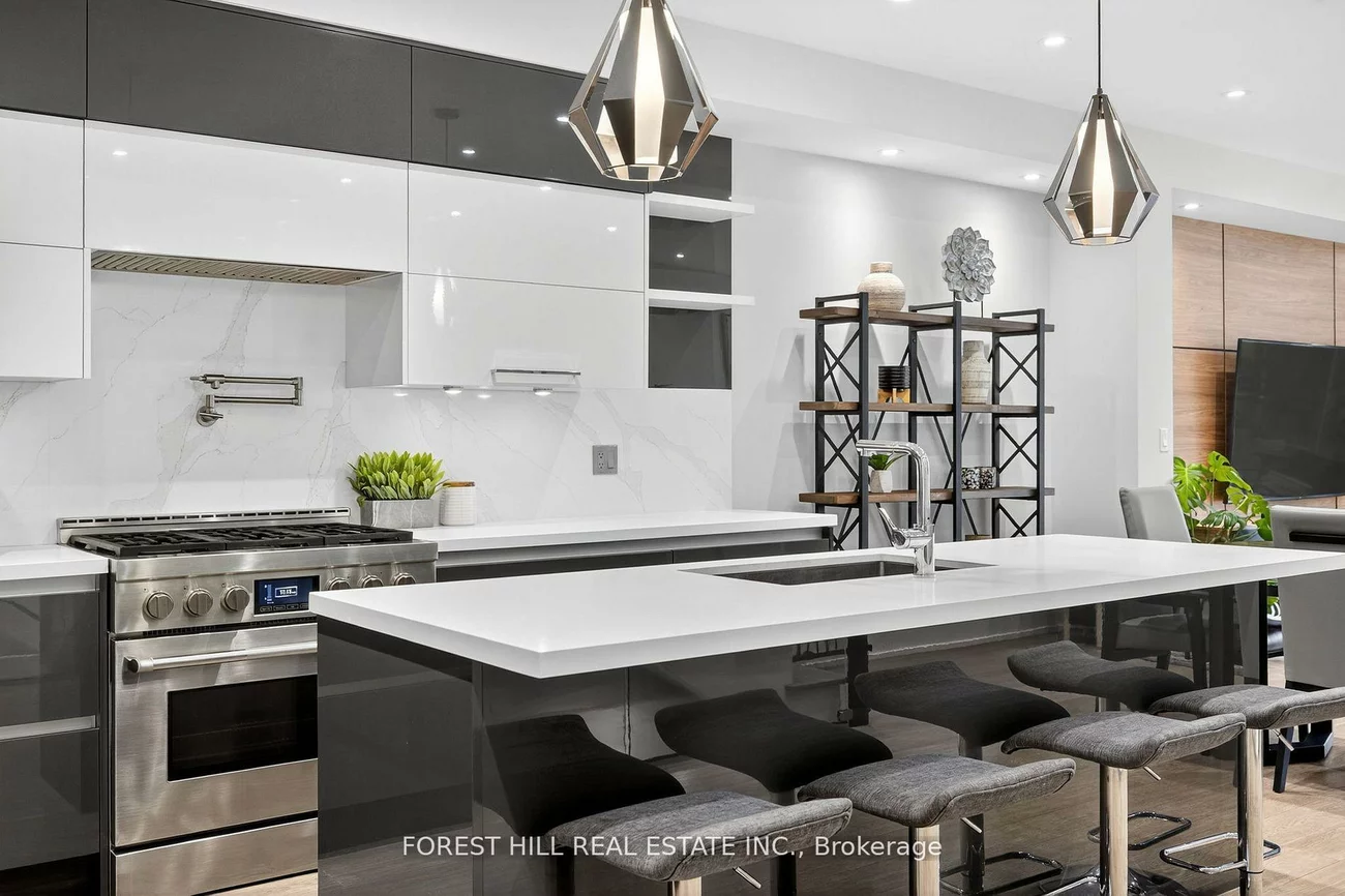 272A, Beta, Alderwood, Toronto