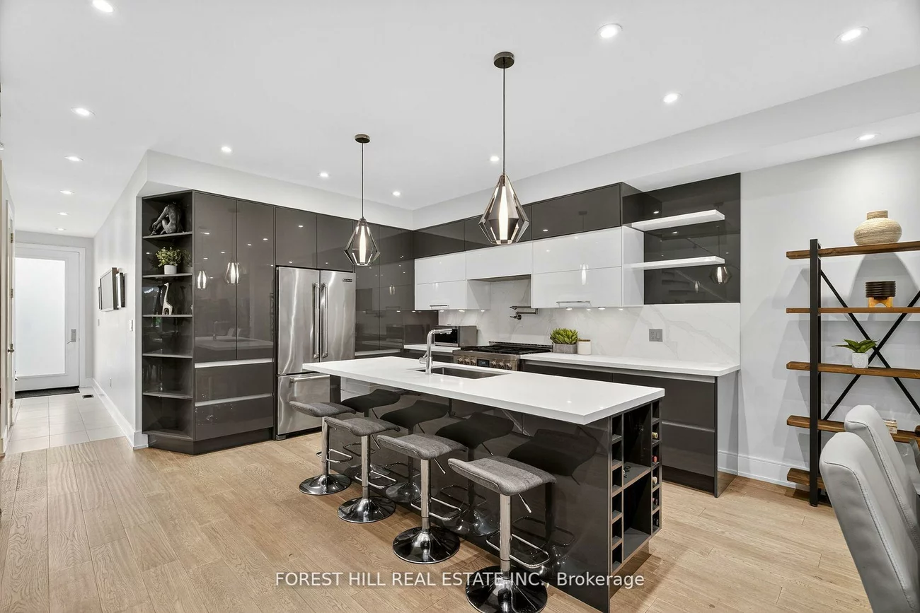 272A, Beta, Alderwood, Toronto