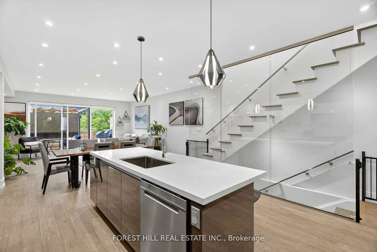 272A, Beta, Alderwood, Toronto