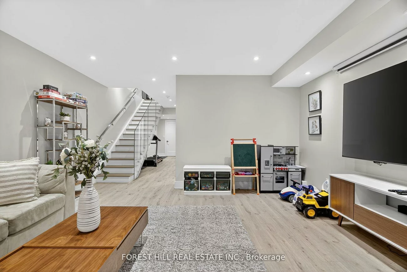 272A, Beta, Alderwood, Toronto