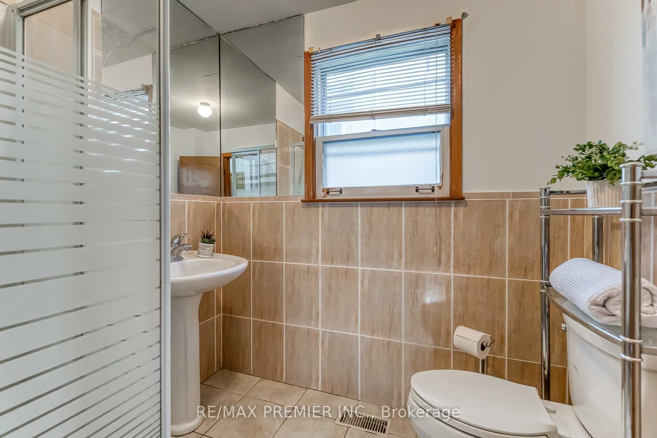 217, La Rose, Willowridge-Martingrove-Richview, Toronto