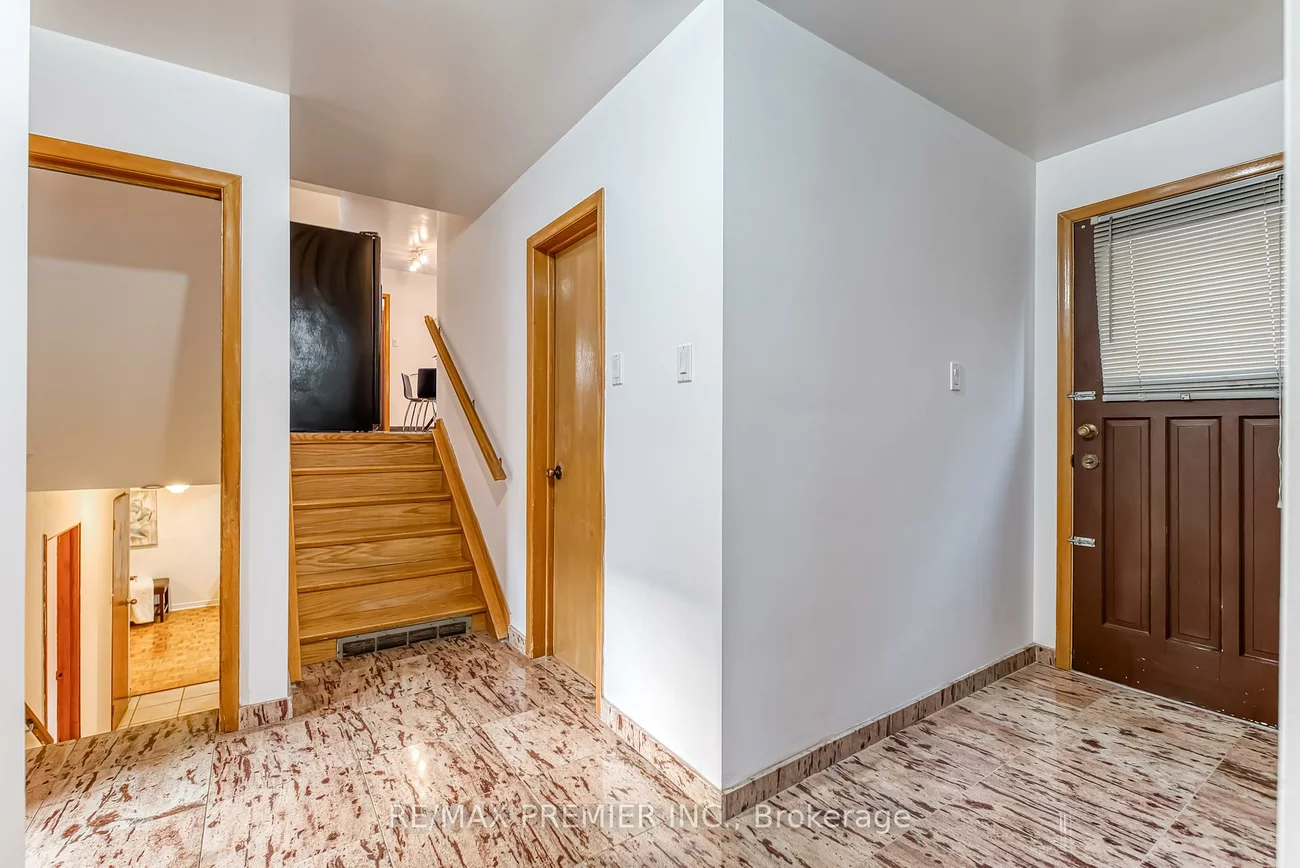 217, La Rose, Willowridge-Martingrove-Richview, Toronto