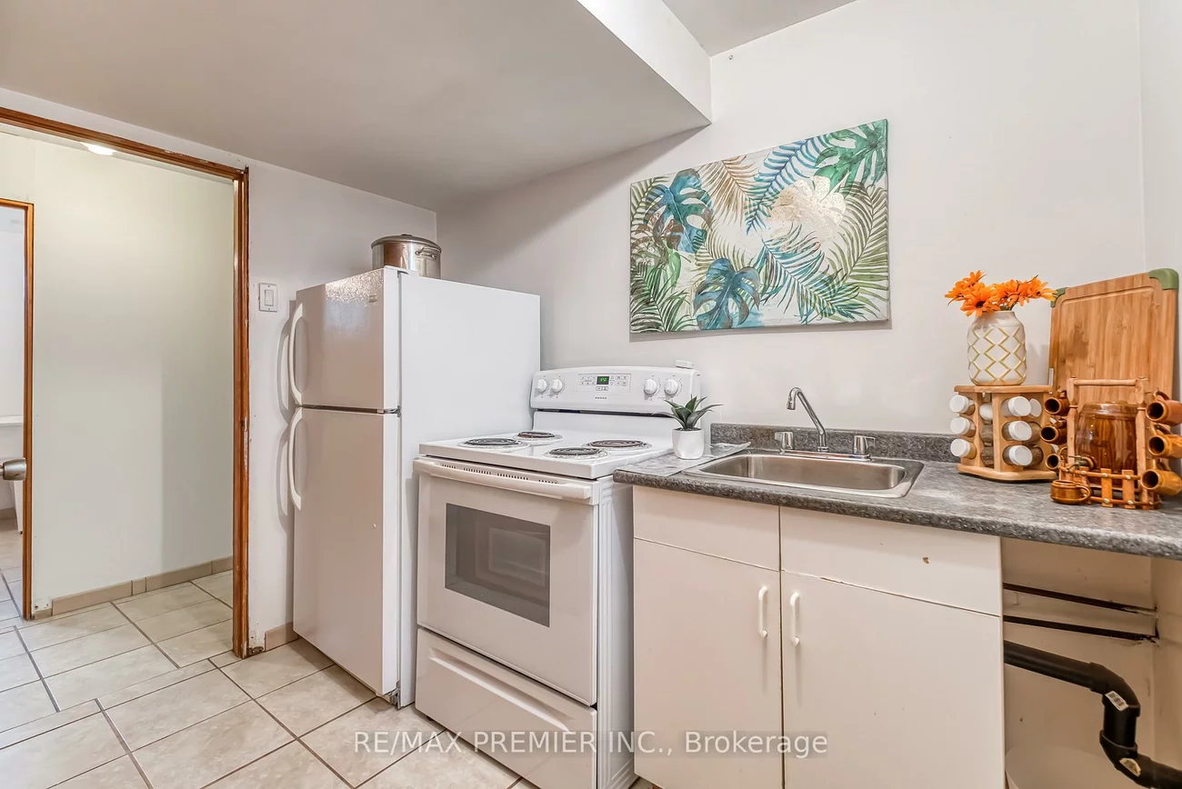 217, La Rose, Willowridge-Martingrove-Richview, Toronto