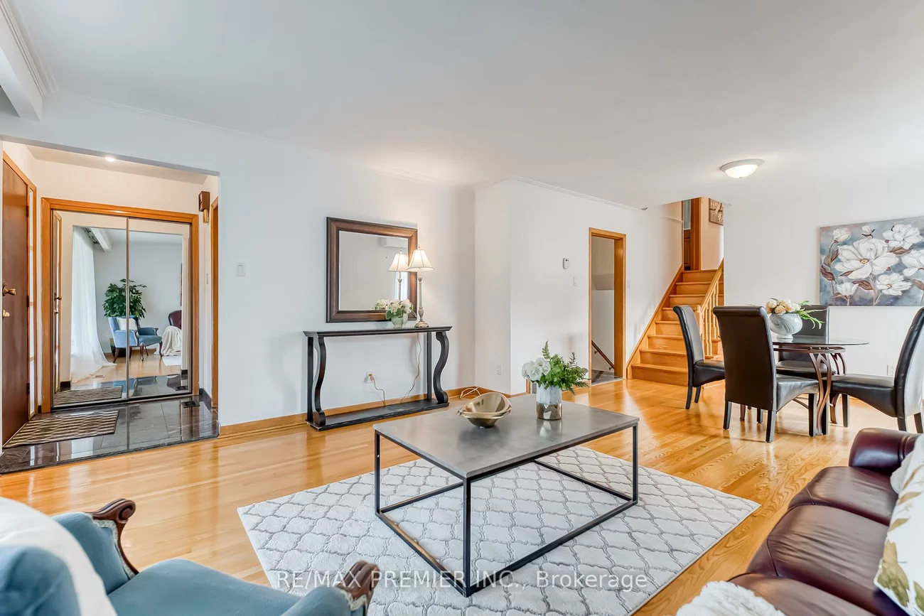 217, La Rose, Willowridge-Martingrove-Richview, Toronto