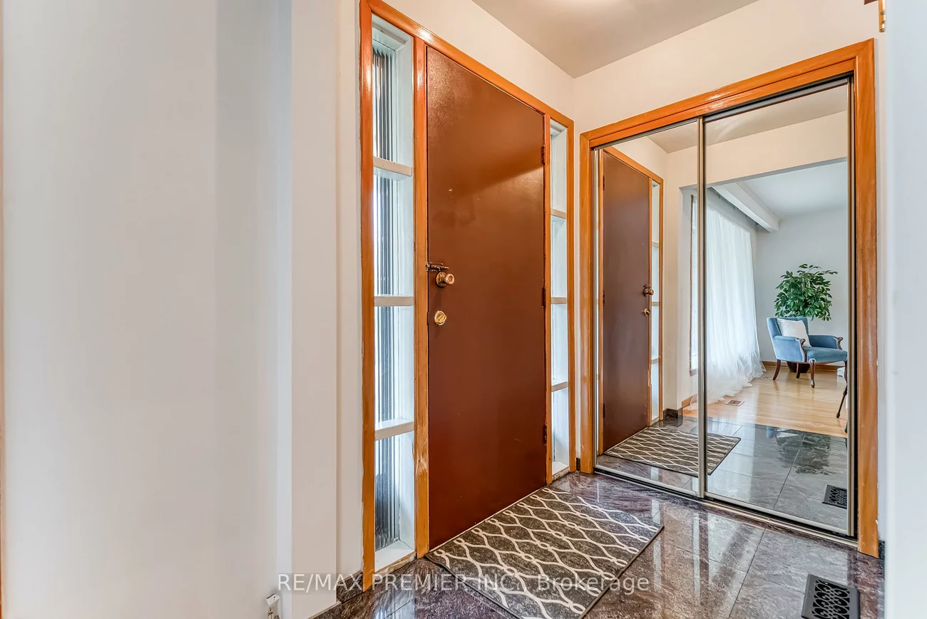 217, La Rose, Willowridge-Martingrove-Richview, Toronto