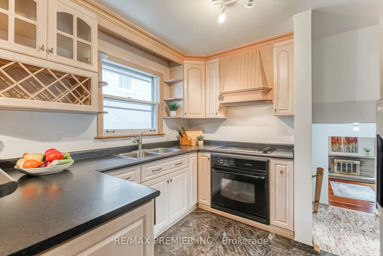 217, La Rose, Willowridge-Martingrove-Richview, Toronto