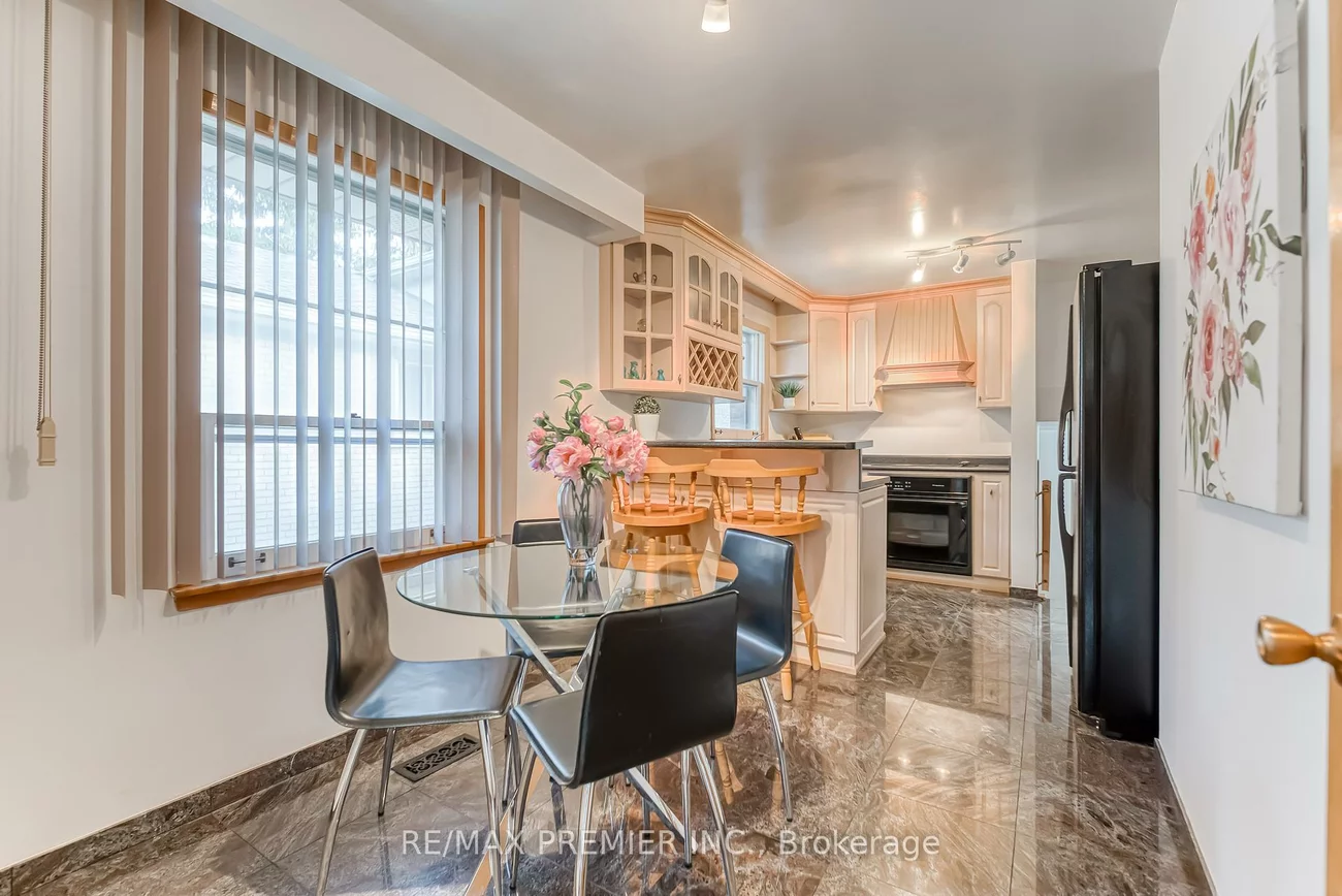 217, La Rose, Willowridge-Martingrove-Richview, Toronto