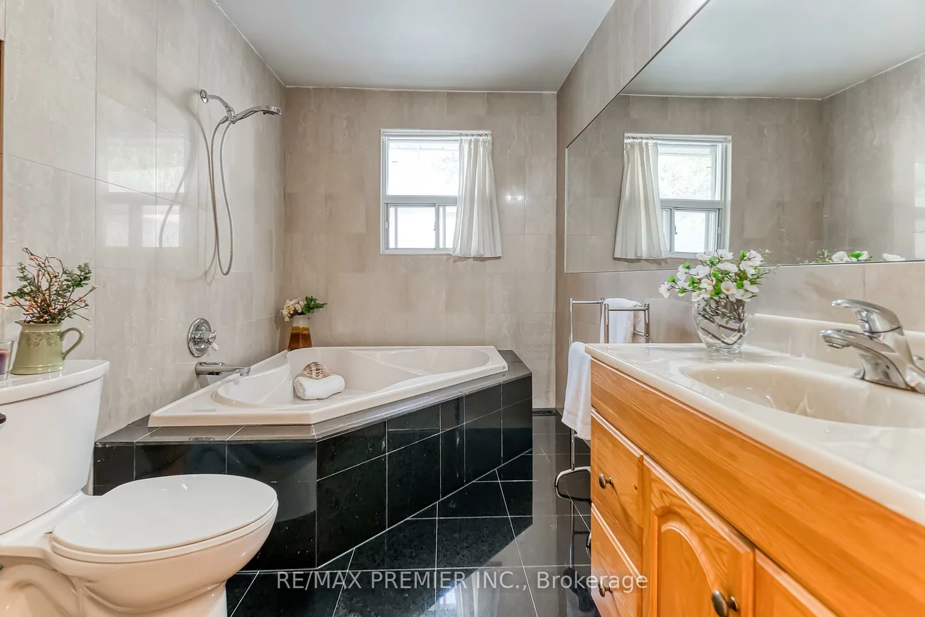 217, La Rose, Willowridge-Martingrove-Richview, Toronto