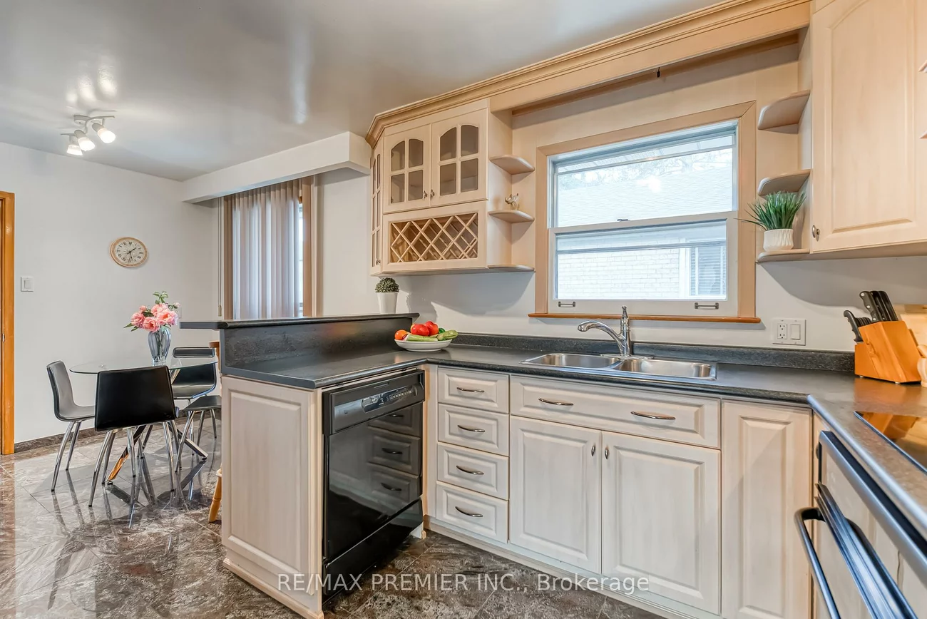 217, La Rose, Willowridge-Martingrove-Richview, Toronto