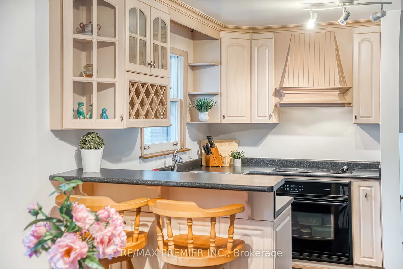 217, La Rose, Willowridge-Martingrove-Richview, Toronto