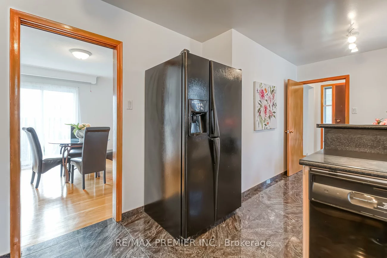 217, La Rose, Willowridge-Martingrove-Richview, Toronto