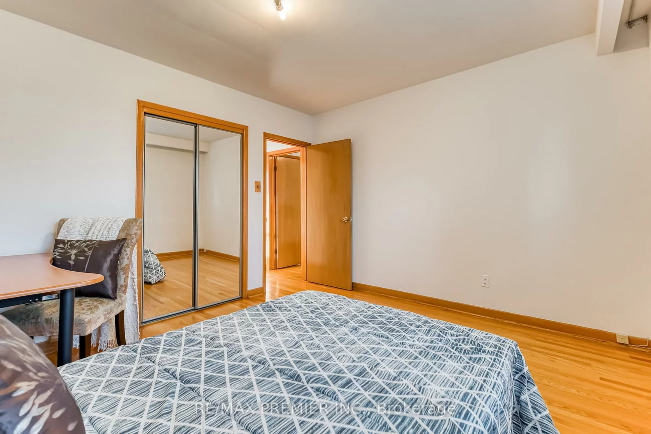 217, La Rose, Willowridge-Martingrove-Richview, Toronto