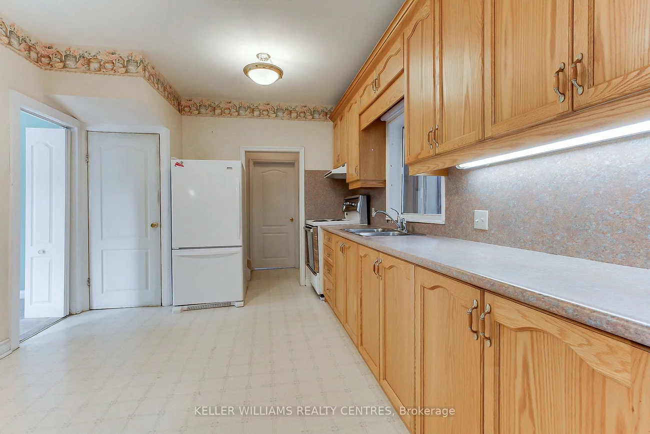 136, Northland, Rockcliffe-Smythe, Toronto