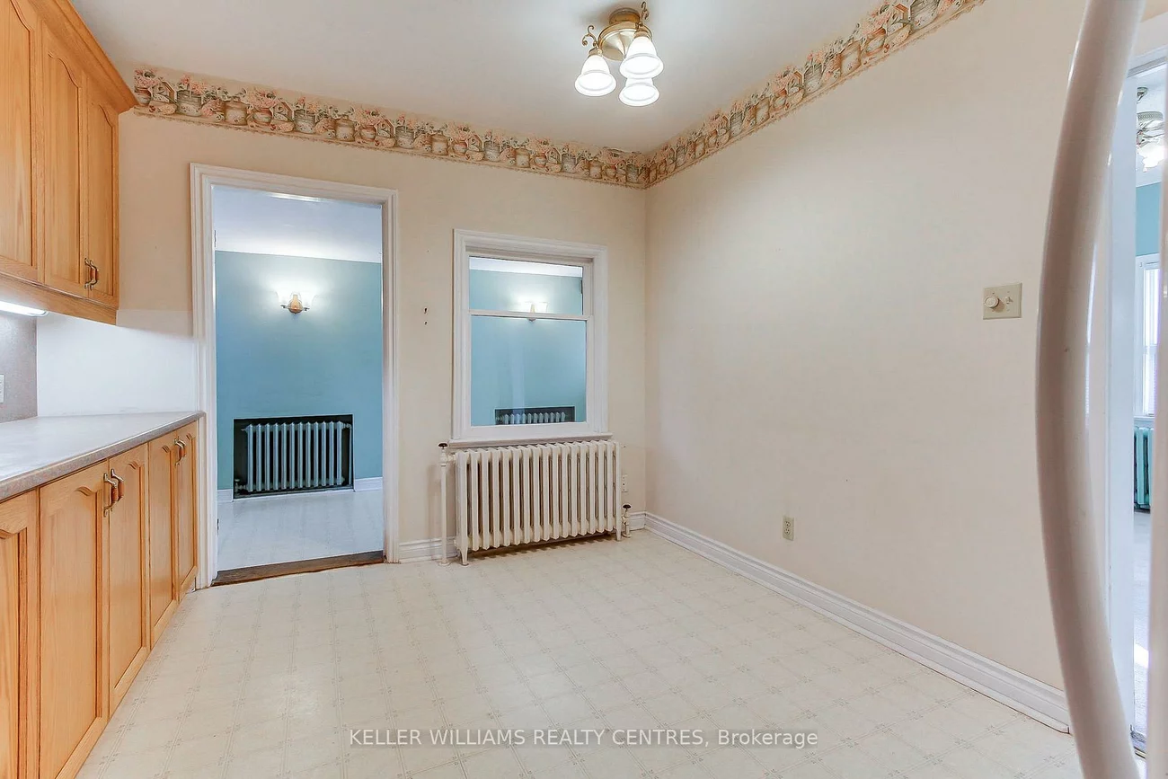136, Northland, Rockcliffe-Smythe, Toronto