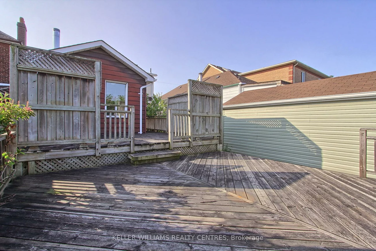 136, Northland, Rockcliffe-Smythe, Toronto