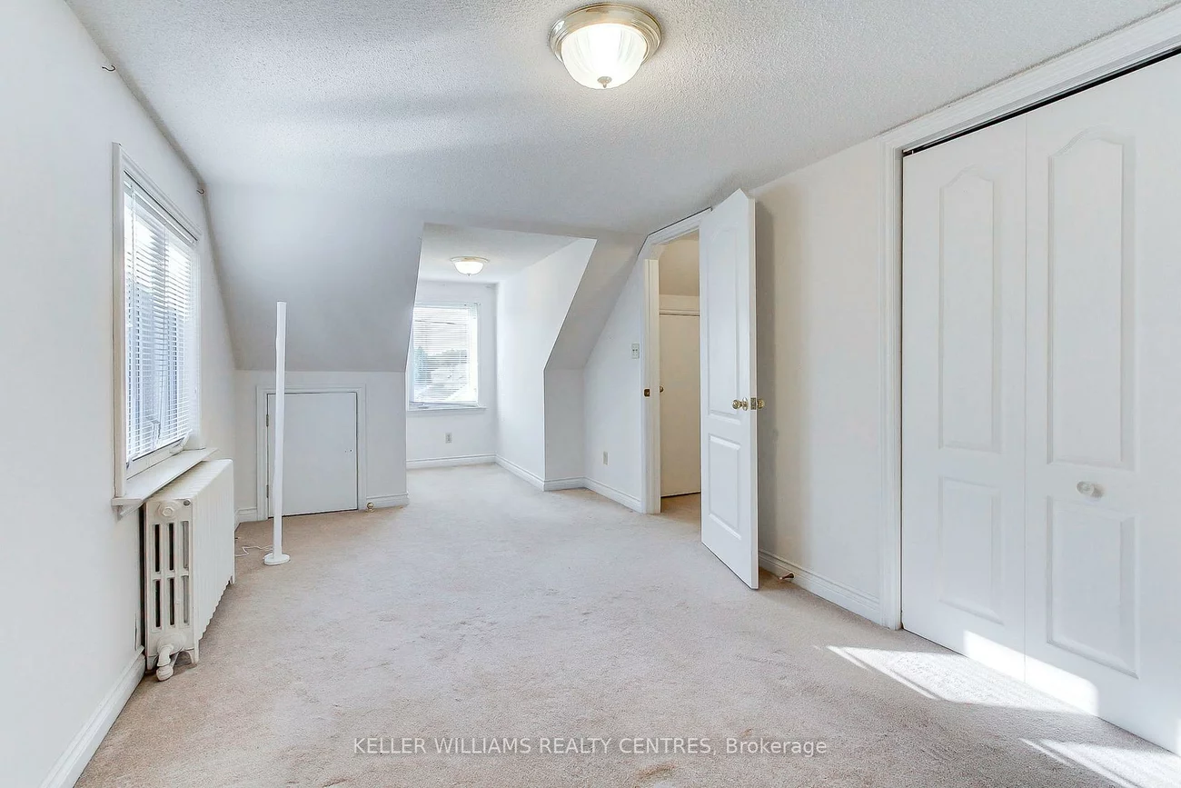 136, Northland, Rockcliffe-Smythe, Toronto