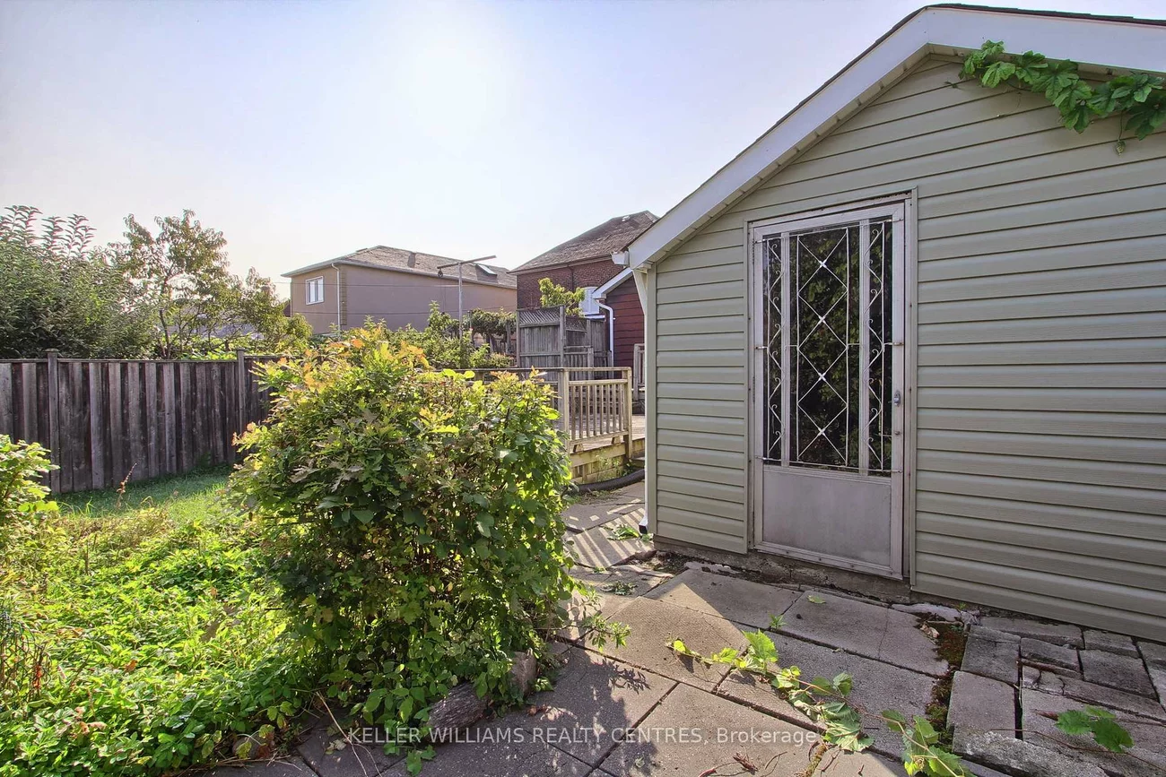 136, Northland, Rockcliffe-Smythe, Toronto
