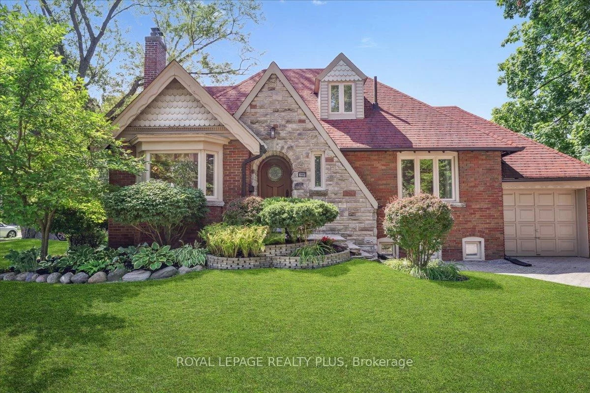 1048, Royal York, Kingsway South, Toronto