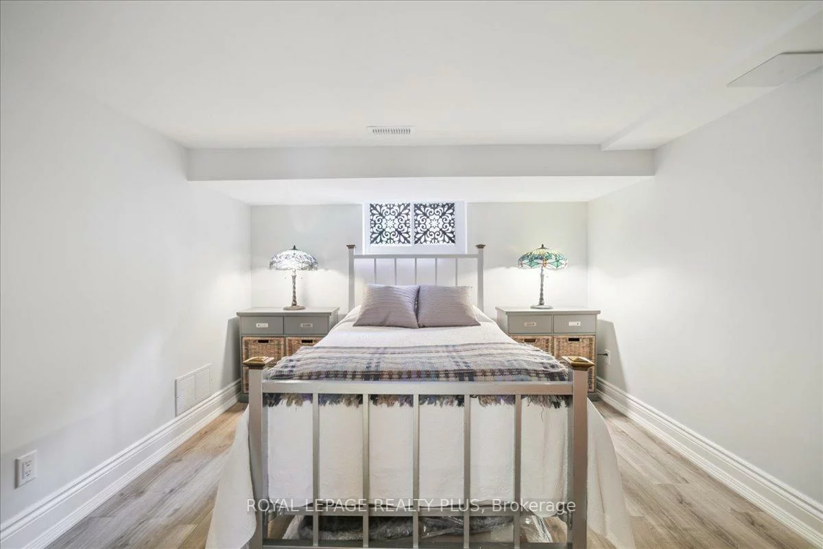 1048, Royal York, Kingsway South, Toronto