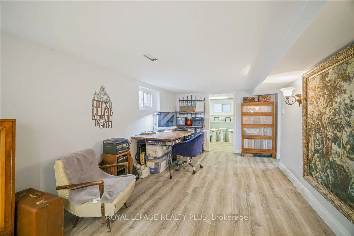 1048, Royal York, Kingsway South, Toronto