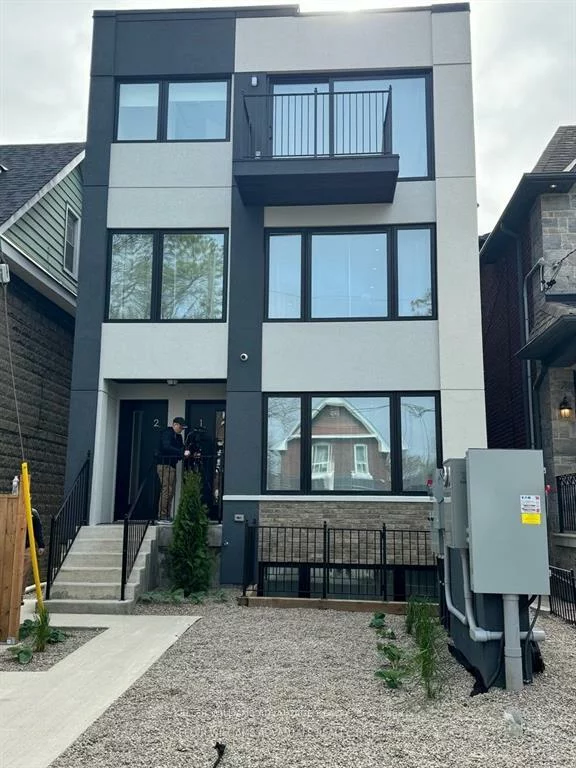 12, Batavia, Rockcliffe-Smythe, Toronto