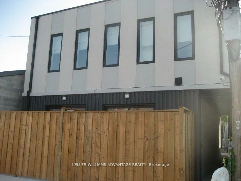12, Batavia, Rockcliffe-Smythe, Toronto