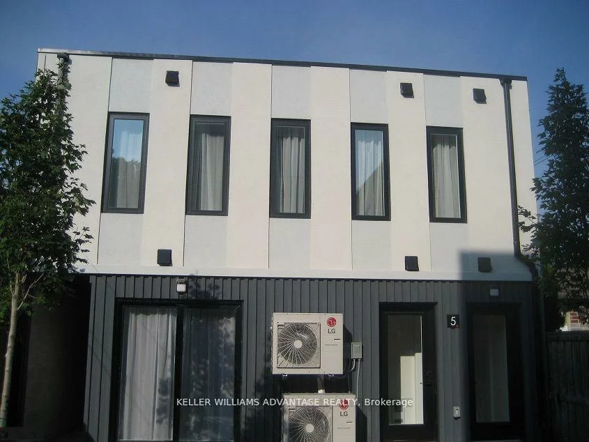 12, Batavia, Rockcliffe-Smythe, Toronto