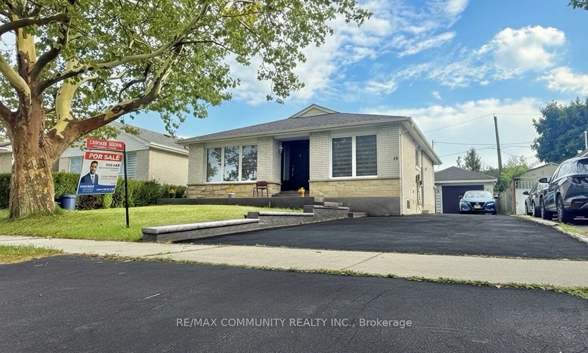 15, Strathavon, Mount Olive-Silverstone-Jamestown, Toronto