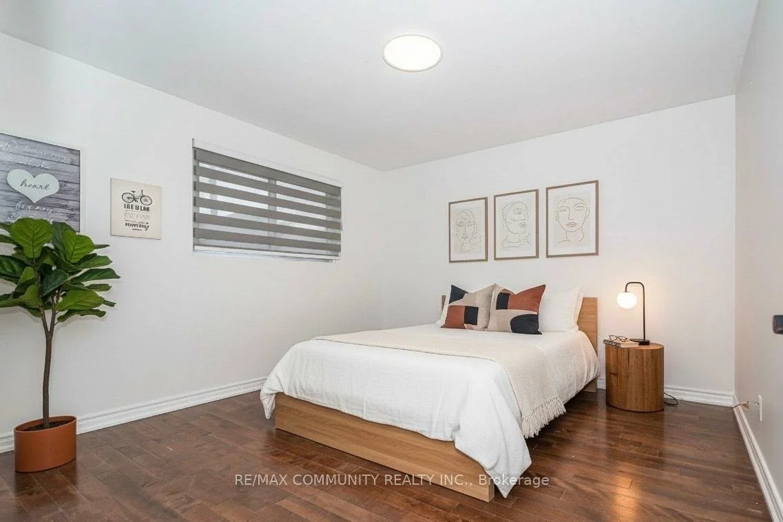 15, Strathavon, Mount Olive-Silverstone-Jamestown, Toronto