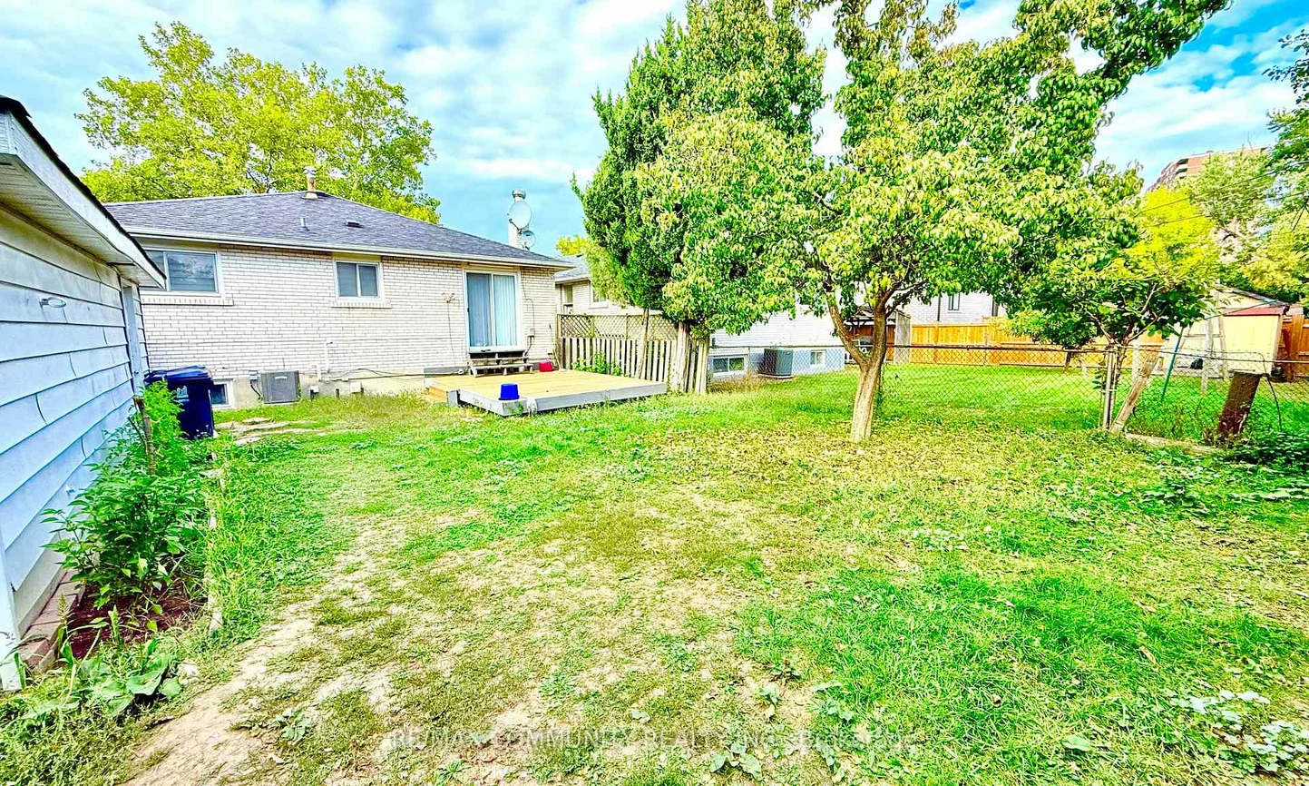 15, Strathavon, Mount Olive-Silverstone-Jamestown, Toronto