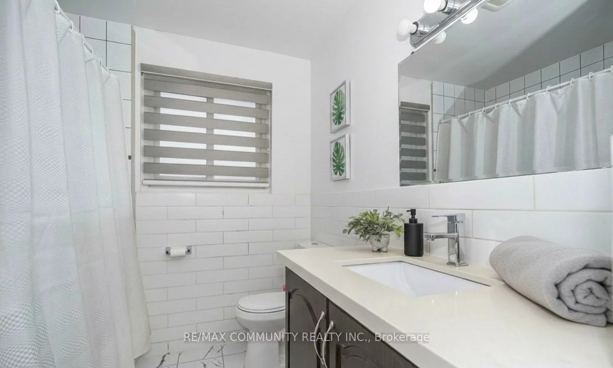 15, Strathavon, Mount Olive-Silverstone-Jamestown, Toronto