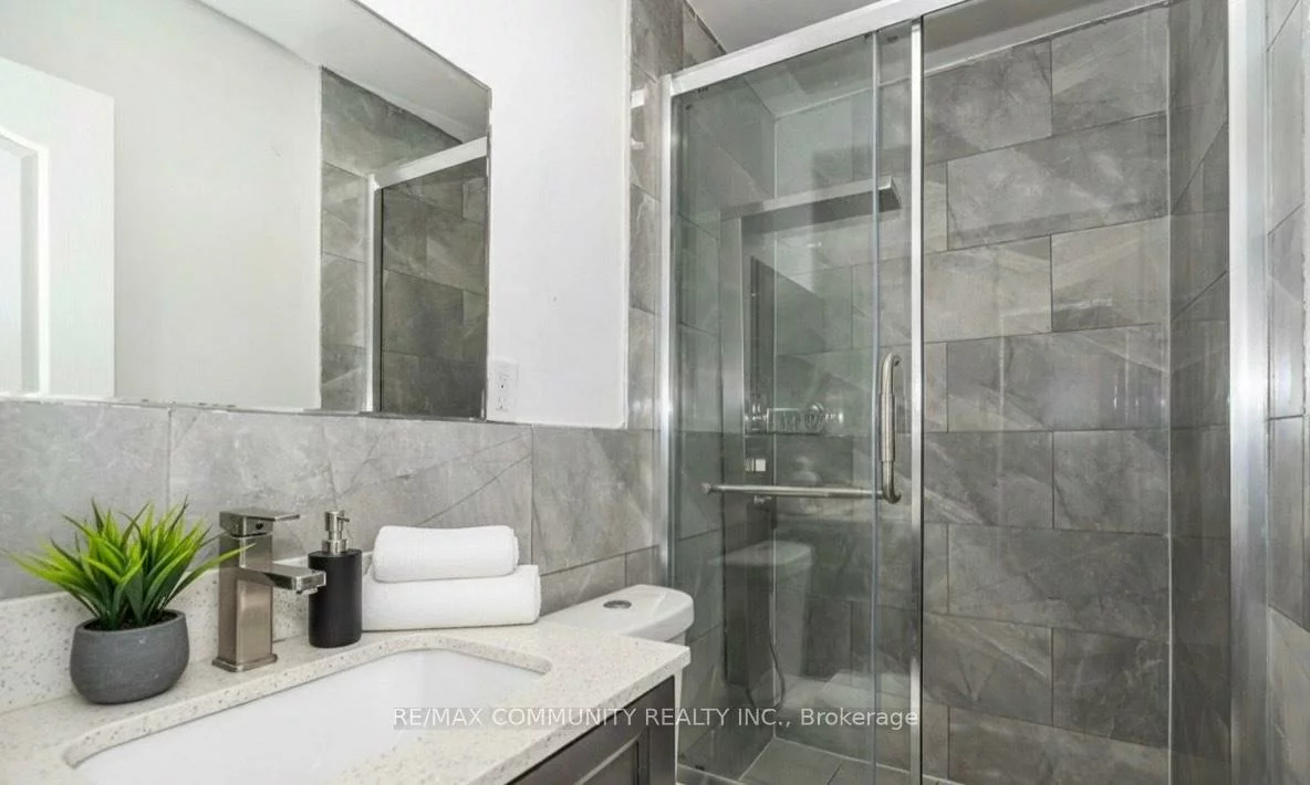 15, Strathavon, Mount Olive-Silverstone-Jamestown, Toronto